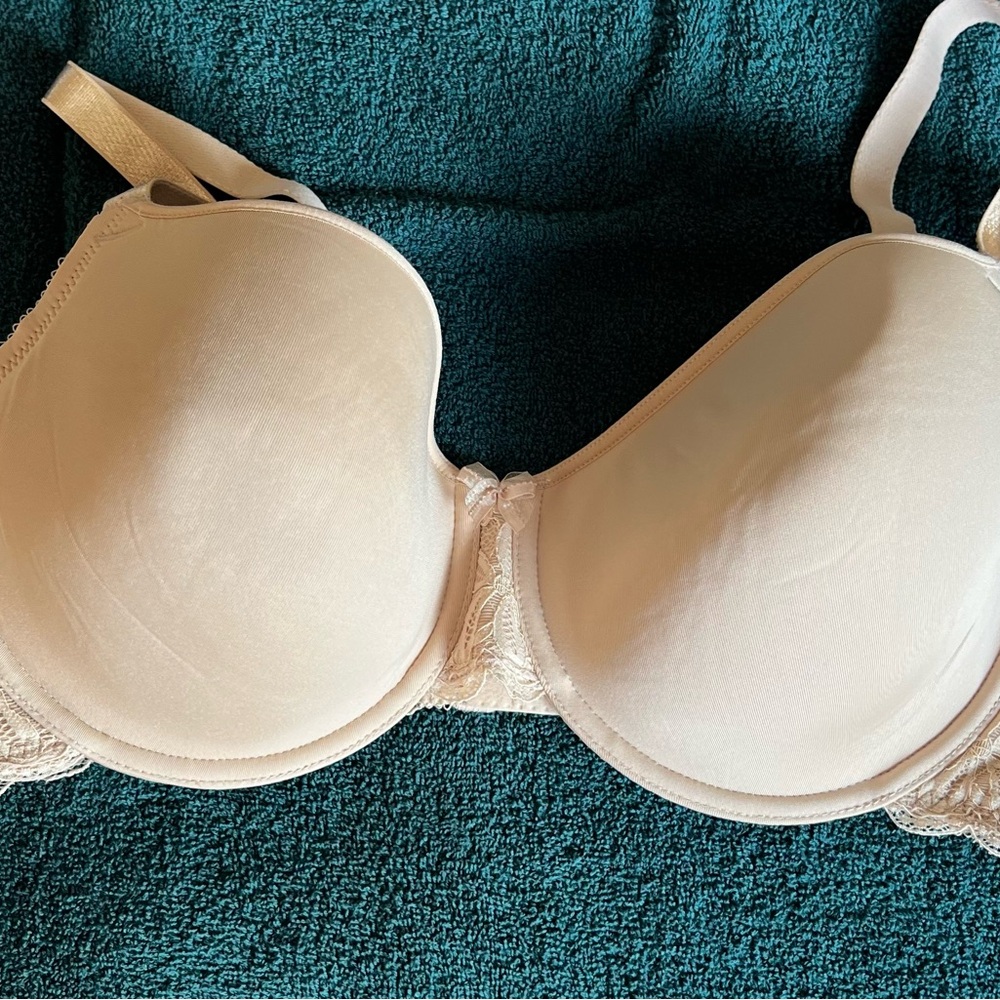 🎈🎈SALE🎈🎈Wacoal Cream Underwire Bra